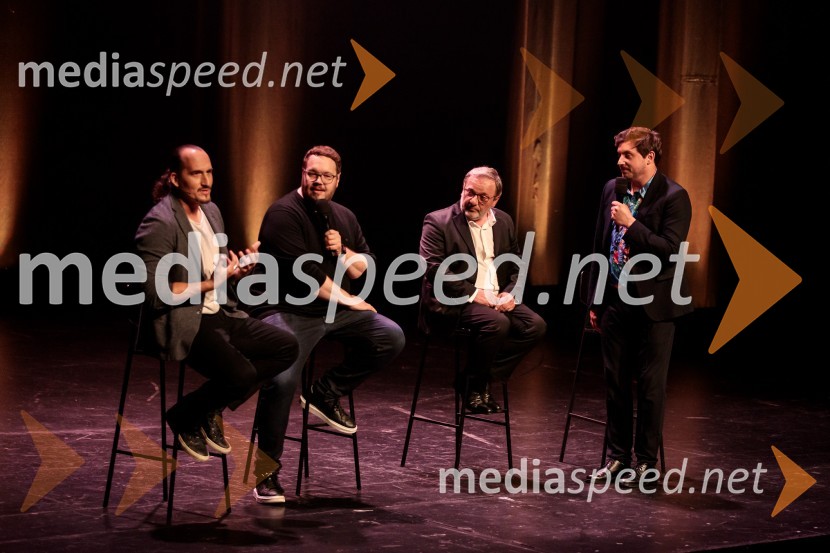  Vid  Valič, stand-up komik, voditelj;  Sašo Stare, stand up komik, voditelj;  Bojan Emeršič, igralec;  Tim Vodopivec, stand-up komikPrvi tradicionalni stand-up velešov