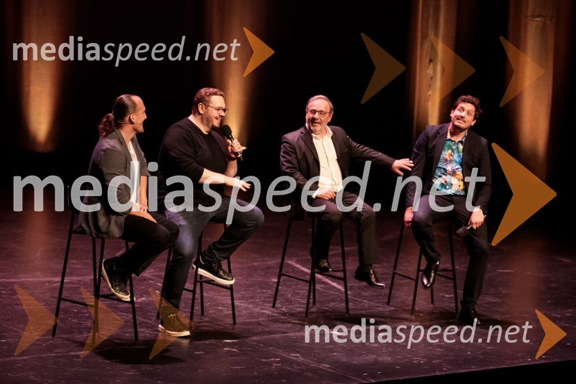  Vid  Valič, stand-up komik, voditelj;  Sašo Stare, stand up komik, voditelj;  Bojan Emeršič, igralec;  Tim Vodopivec, stand-up komikPrvi tradicionalni stand-up velešov
