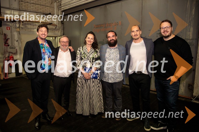 Tim Vodopivec, stand-up komik;  Bojan Emeršič, igralec;  ... ;   Jure Novak, generalni direktor, Cankarjev dom;  Vid  Valič, stand-up komik, voditelj;  Sašo Stare, stand up komik, voditeljPrvi tradicionalni stand-up velešov