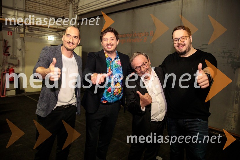  Vid  Valič, stand-up komik, voditelj;  Tim Vodopivec, stand-up komik;  Bojan Emeršič, igralec;  Sašo Stare, stand up komik, voditeljPrvi tradicionalni stand-up velešov