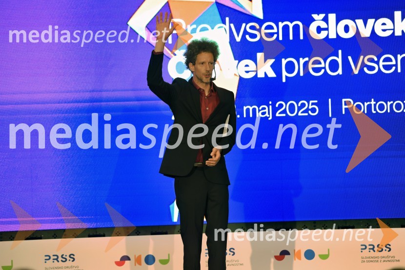  Toni Cahunek, igralec, novinar27. SKOJ, prvi dan konference