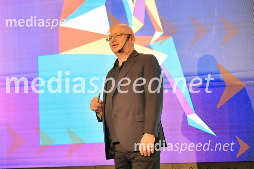 prof. dr. Dejan Verčič,  profesor in vodja Centra za marketing in odnose z javnostmi na Fakulteti za družbene vede v Ljubljani, ter partner in direktor za znanje, Herman & partnerji d.o.o.27. SKOJ, prvi dan konference