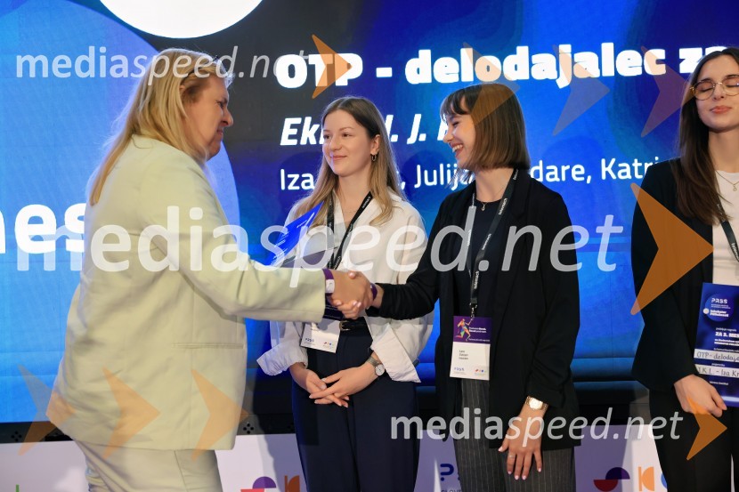  ... ;  Julija Kandare, Inkubator;  Lara Zlatoper, Inkubator;  Iza Kranjc, Inkubator27. SKOJ, prvi dan konference