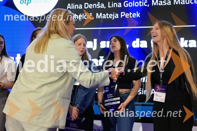  ... ;  Mateja Petek, Inkubator PRiložnosti;  Lina Golotić, Inkubator PRiložnosti27. SKOJ, prvi dan konference
