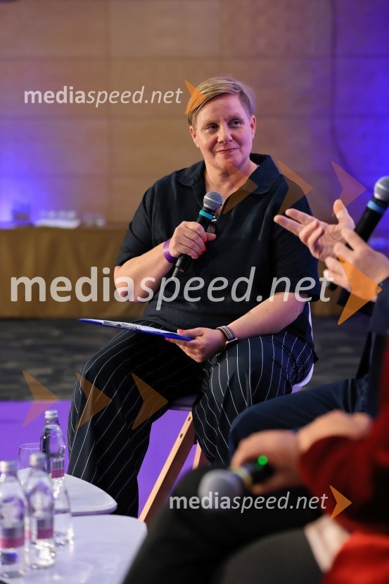  Tina Cipot, vodja korporativnega komuniciranja, Lidl Slovenija, predsednica PRSS27. SKOJ, prvi dan konference