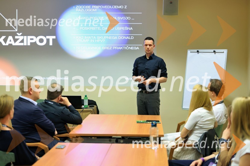  Matej Črnjavič, strokovnjak za odnose z javnostmi, direktor naročnikov v agenciji DigiTalk27. SKOJ, prvi dan konference