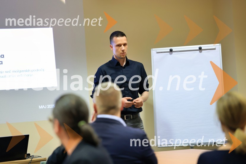  Matej Črnjavič, strokovnjak za odnose z javnostmi, direktor naročnikov v agenciji DigiTalk27. SKOJ, prvi dan konference
