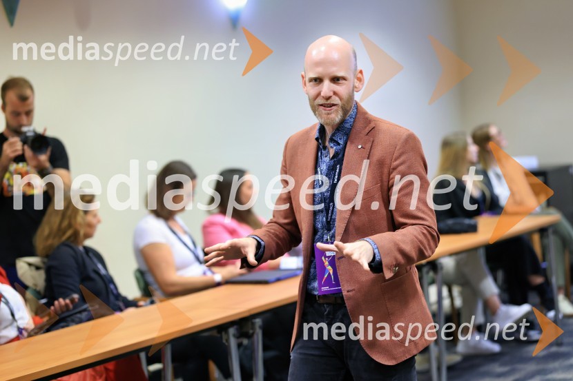  Jan Kovačič, psiholog in psihoterapevt27. SKOJ, prvi dan konference