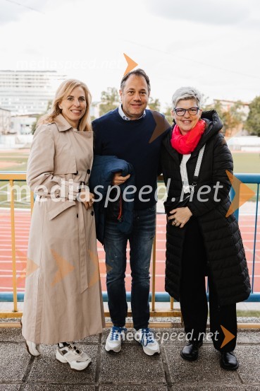  Martina Arčon , urednica, Radio Robin Nova Gorica;  Matej Arčon, minister za Slovence v zamejstvu in po svetu;  Mirjam Drnovšček, direktorica, SNG Nova Gorica1976, premiera gledališkega projekta v okviru GO! 2025