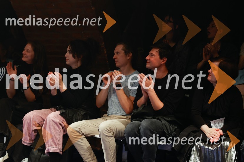  Mojka Končar, igralka;  Gregor Prah, igralec;  Mario Dragojević, igralec;  Semira Osmanagić, umetnostna zgodovinarka55. člen, premiera drame v Slovenskem mladinskem gledališču