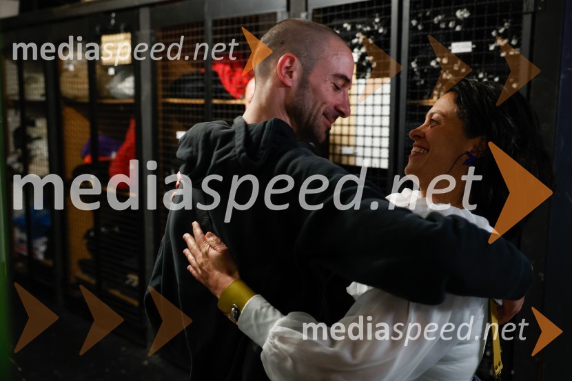  Borut Bučinel, oblikovalec svetlobe;  Inga Remeta, direktorica, Slovensko mladinsko gledališče55. člen, premiera drame v Slovenskem mladinskem gledališču