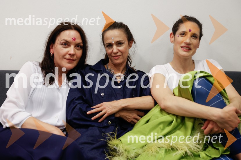  Tamara Avguštin, igralka;  Katarina Stegnar, igralka;  Miranda  Trnjanin, igralka55. člen, premiera drame v Slovenskem mladinskem gledališču