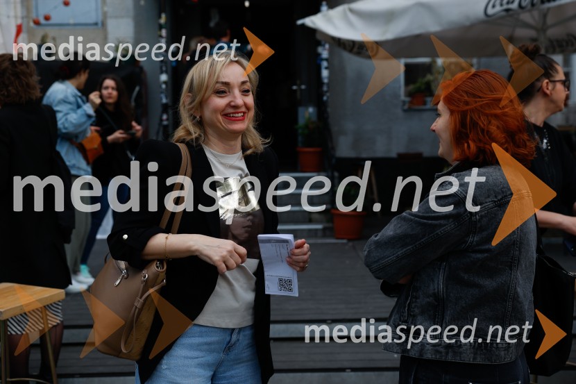  Tina Dobnik, odnosi z javnostjo Dallas Records in producentka;  Nina  Ramšak Marković, režiserka55. člen, premiera drame v Slovenskem mladinskem gledališču