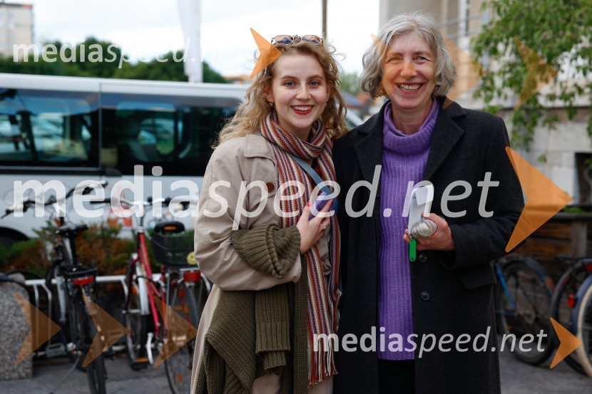  Suzana Krevh, igralka;  Mateja Dermelj, lektorica55. člen, premiera drame v Slovenskem mladinskem gledališču