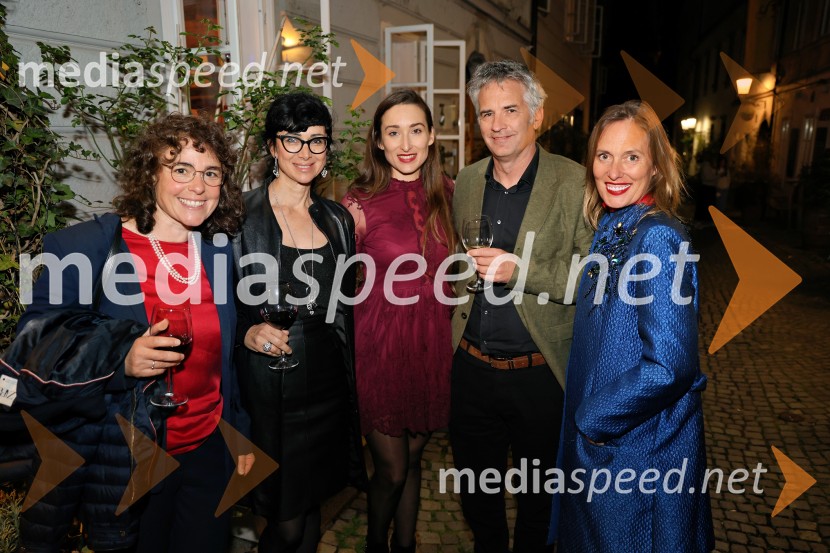 dr. Alix Landgrebe, direktorica, Goethe-Institut v Ljubljani;  dr. Jerca  Legan, antropologinja in strokovnjakinja za strateške komunikacije;  Gaja Višnar, igralka;  ... ;  Alenka Slavinec, fotografinjaHannah Arendt (Ne)človeško stanje, premiera, Mini teater