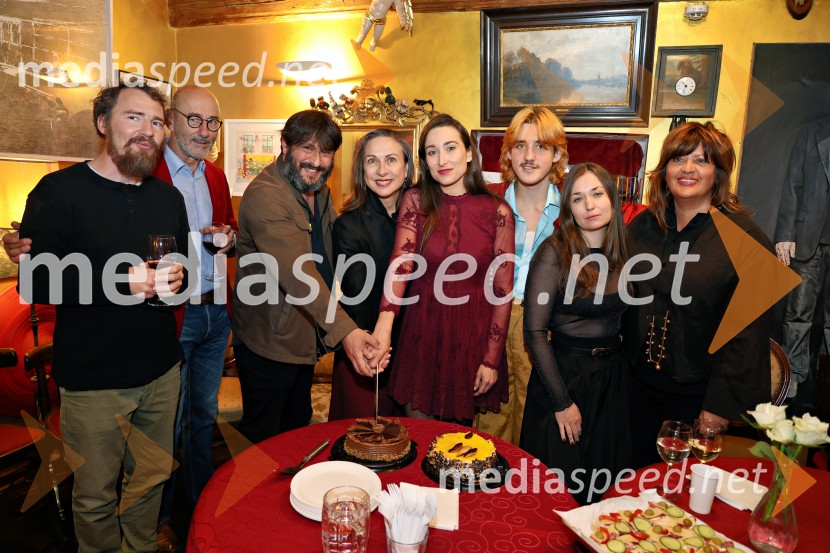  ... ;  Boris  Ostan, igralec;  Yonatan Esterkin, režiser;  Maruša Oblak, igralka;  Gaja Višnar, igralka;  Voranc Mandić, igralec;  Nika Korenjak, igralka;  Ana Savić Gecan, kostumografinjaHannah Arendt (Ne)človeško stanje, premiera, Mini teater