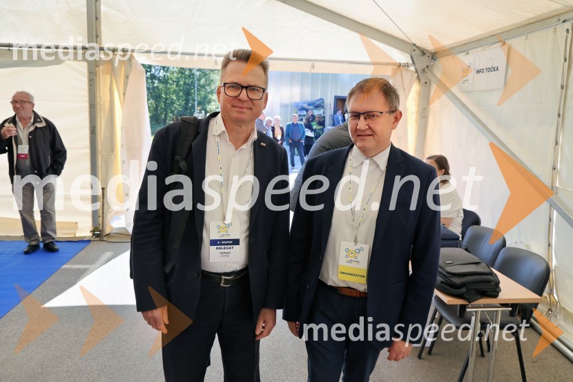  Zvone  Černač, minister brez resorja, pristojen za strateške projekte in kohezijo;  ... 13. Kongres Slovenske demokratske stranke