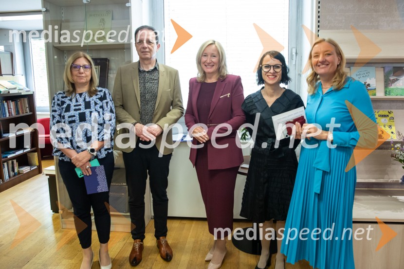 mag. Petra Novak, v. d. predsednice uprave Mladinska knjiga;  ... ;  ... ;  ... ; dr. Alenka Kepic Mohar, glavna urednica Mladinske knjige in direktorica Cankarjeve založbeRazglasitev prejemnikov Levstikovih nagrad Mladinske knjige, novinarska konferenca