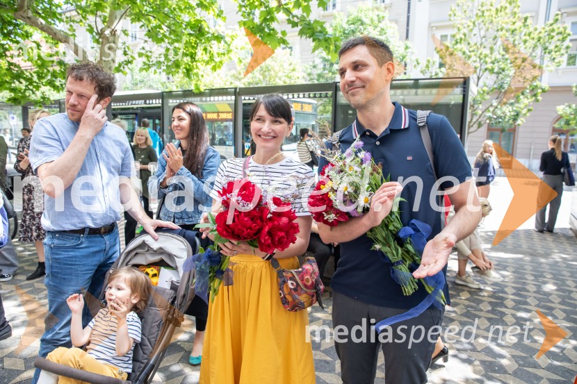 Maja Kastelic, ilustratorka;  Žiga Kosec, urednik revije Cicido, Mladinska knjigaRazglasitev prejemnikov Levstikovih nagrad Mladinske knjige, novinarska konferenca