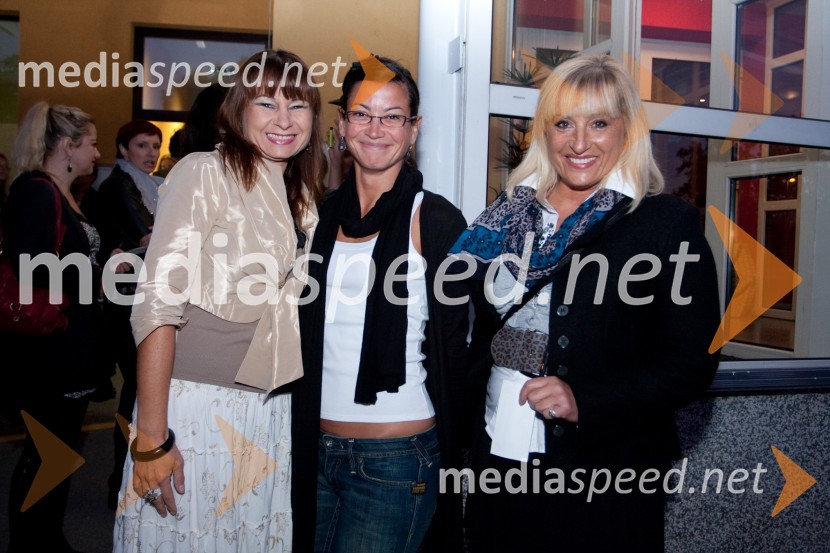 Violeta Tomič, igralka, Simona Belle, služba za stike z javnostmi MGL in Ana Žvorc, koreografinjaDan žena, premiera predstave