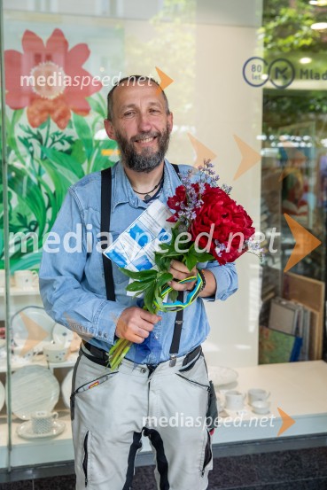  Damijan Stepančič, ilustrator in slikarRazglasitev prejemnikov Levstikovih nagrad Mladinske knjige, novinarska konferenca