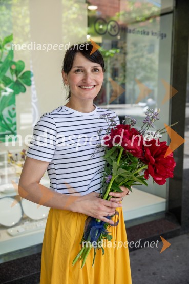  Maja Kastelic, ilustratorkaRazglasitev prejemnikov Levstikovih nagrad Mladinske knjige, novinarska konferenca