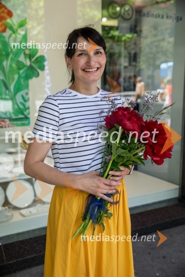  Maja Kastelic, ilustratorkaRazglasitev prejemnikov Levstikovih nagrad Mladinske knjige, novinarska konferenca