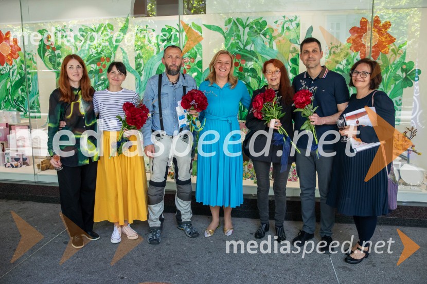  ... ;  Maja Kastelic, ilustratorka;  Damijan Stepančič, ilustrator in slikar; dr. Alenka Kepic Mohar, glavna urednica Mladinske knjige in direktorica Cankarjeve založbe;  Bina Štampe Žmavc, pisateljica;  Žiga Kosec, urednik revije Cicido, Mladinska knjiga;  ... Razglasitev prejemnikov Levstikovih nagrad Mladinske knjige, novinarska konferenca