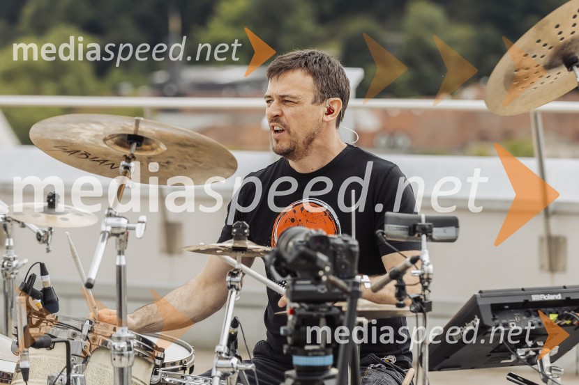  Boštjan Meglič, glasbenik, član skupine SiddhartaSIDDHARTA – 30 let, ekskluzivni koncert in predstavitev podkasta “Pot do X”