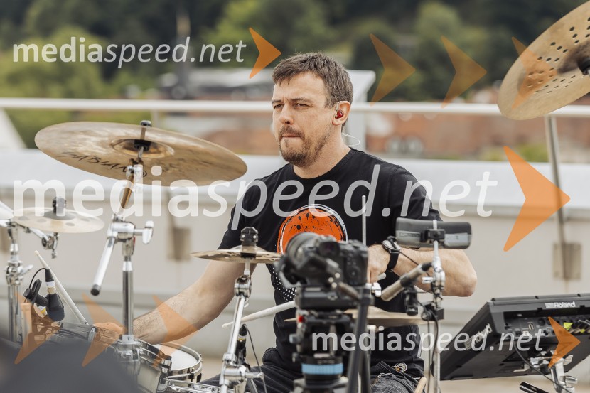  Boštjan Meglič, glasbenik, član skupine SiddhartaSIDDHARTA – 30 let, ekskluzivni koncert in predstavitev podkasta “Pot do X”