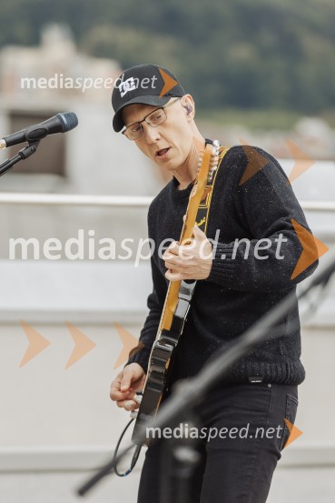  Primož  Benko, glasbenik, član skupine SiddhartaSIDDHARTA – 30 let, ekskluzivni koncert in predstavitev podkasta “Pot do X”