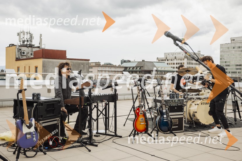  Nejc  Škofic, glasbenikSIDDHARTA – 30 let, ekskluzivni koncert in predstavitev podkasta “Pot do X”