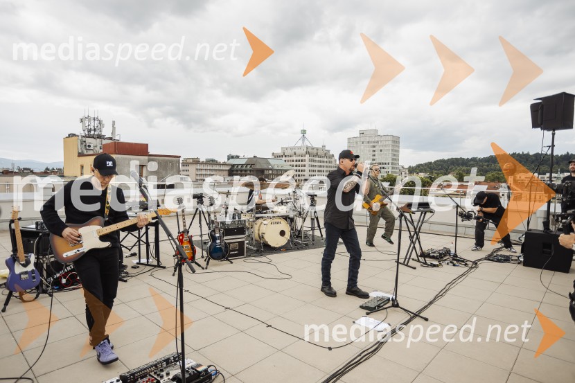  Primož  Benko, glasbenik, član skupine Siddharta;  Tomi Meglič, glasbenik, pevec skupine SiddhartaSIDDHARTA – 30 let, ekskluzivni koncert in predstavitev podkasta “Pot do X”