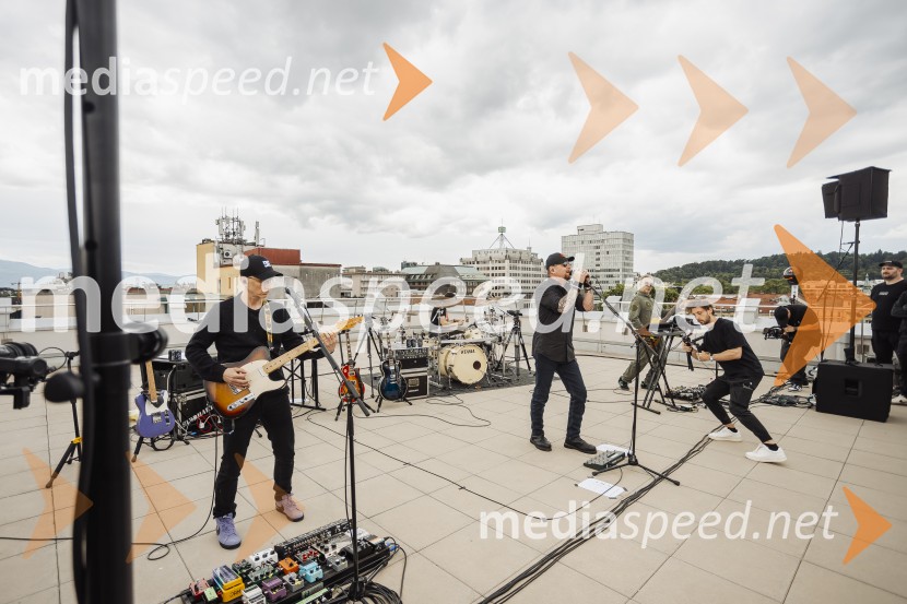  Primož  Benko, glasbenik, član skupine Siddharta;  Tomi Meglič, glasbenik, pevec skupine SiddhartaSIDDHARTA – 30 let, ekskluzivni koncert in predstavitev podkasta “Pot do X”