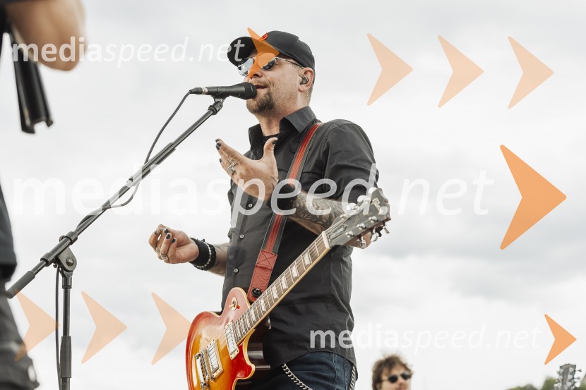  Tomi Meglič, glasbenik, pevec skupine SiddhartaSIDDHARTA – 30 let, ekskluzivni koncert in predstavitev podkasta “Pot do X”