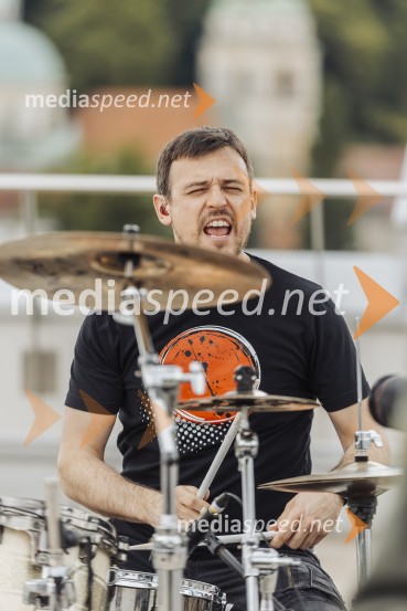  Boštjan Meglič, glasbenik, član skupine SiddhartaSIDDHARTA – 30 let, ekskluzivni koncert in predstavitev podkasta “Pot do X”