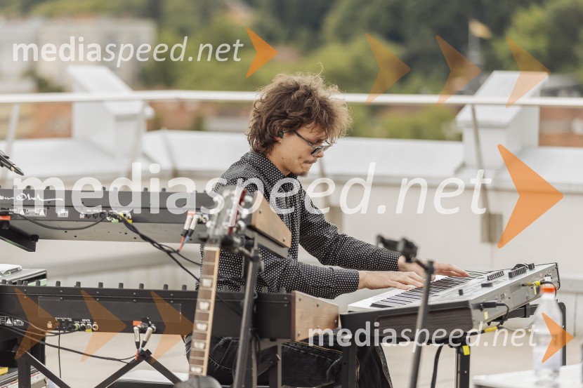  Nejc  Škofic, glasbenikSIDDHARTA – 30 let, ekskluzivni koncert in predstavitev podkasta “Pot do X”