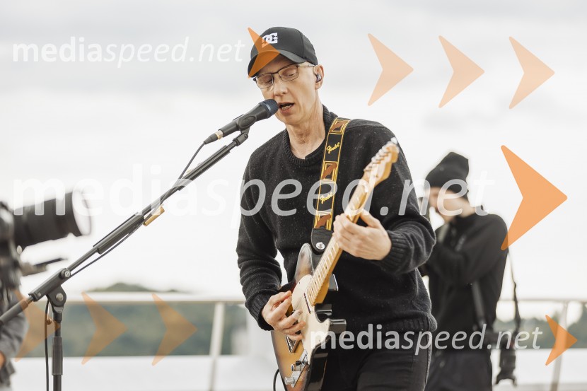  Primož  Benko, glasbenik, član skupine SiddhartaSIDDHARTA – 30 let, ekskluzivni koncert in predstavitev podkasta “Pot do X”