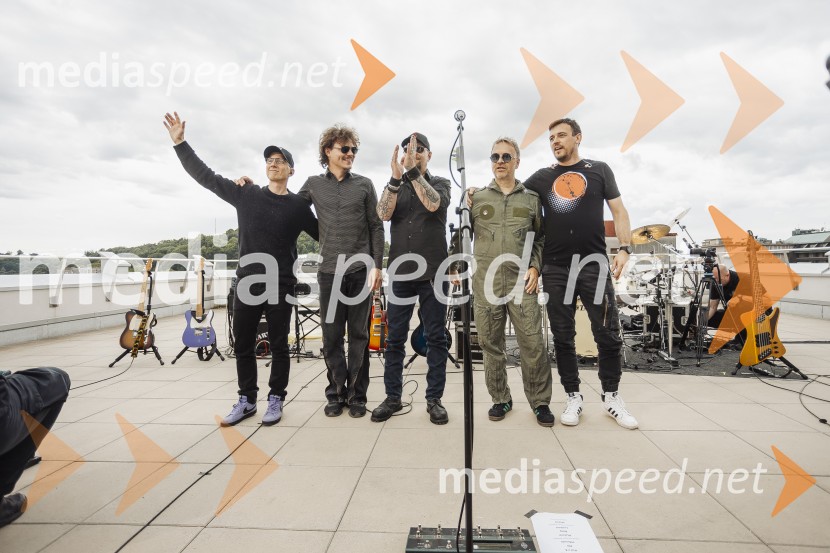  Primož  Benko, glasbenik, član skupine Siddharta;  Nejc  Škofic, glasbenik;  Tomi Meglič, glasbenik, pevec skupine Siddharta;  Jani Hace, glasbenik, Siddharta;  Boštjan Meglič, glasbenik, član skupine SiddhartaSIDDHARTA – 30 let, ekskluzivni koncert in predstavitev podkasta “Pot do X”