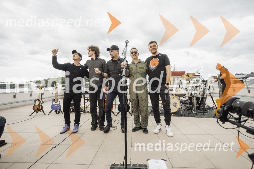  Primož  Benko, glasbenik, član skupine Siddharta;  Nejc  Škofic, glasbenik;  Tomi Meglič, glasbenik, pevec skupine Siddharta;  Jani Hace, glasbenik, Siddharta;  Boštjan Meglič, glasbenik, član skupine SiddhartaSIDDHARTA – 30 let, ekskluzivni koncert in predstavitev podkasta “Pot do X”