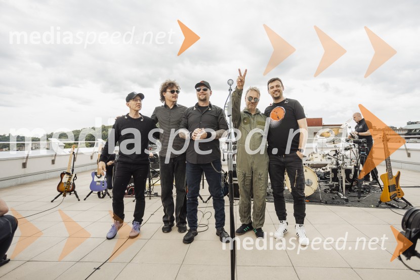  Primož  Benko, glasbenik, član skupine Siddharta;  Nejc  Škofic, glasbenik;  Tomi Meglič, glasbenik, pevec skupine Siddharta;  Jani Hace, glasbenik, Siddharta;  Boštjan Meglič, glasbenik, član skupine SiddhartaSIDDHARTA – 30 let, ekskluzivni koncert in predstavitev podkasta “Pot do X”