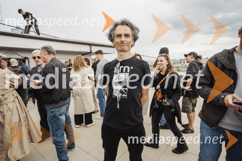  Jure Longyka, moderatorSIDDHARTA – 30 let, ekskluzivni koncert in predstavitev podkasta “Pot do X”