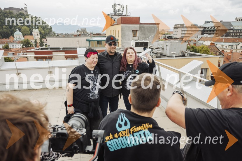  ... ;  Tomi Meglič, glasbenik, pevec skupine Siddharta;  ... SIDDHARTA – 30 let, ekskluzivni koncert in predstavitev podkasta “Pot do X”