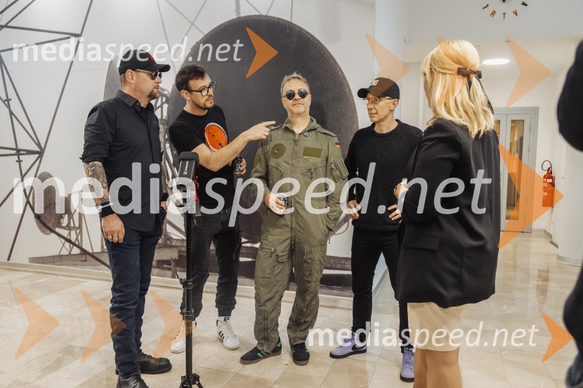  Tomi Meglič, glasbenik, pevec skupine Siddharta;  Boštjan Meglič, glasbenik, član skupine Siddharta;  Jani Hace, glasbenik, Siddharta;  Primož  Benko, glasbenik, član skupine Siddharta;  ... SIDDHARTA – 30 let, ekskluzivni koncert in predstavitev podkasta “Pot do X”