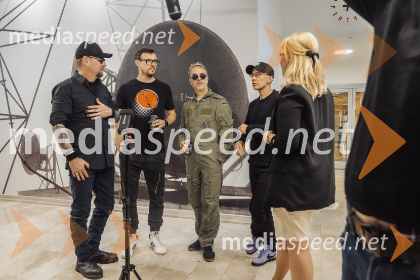  Tomi Meglič, glasbenik, pevec skupine Siddharta;  Boštjan Meglič, glasbenik, član skupine Siddharta;  Jani Hace, glasbenik, Siddharta;  Primož  Benko, glasbenik, član skupine Siddharta;  ... SIDDHARTA – 30 let, ekskluzivni koncert in predstavitev podkasta “Pot do X”