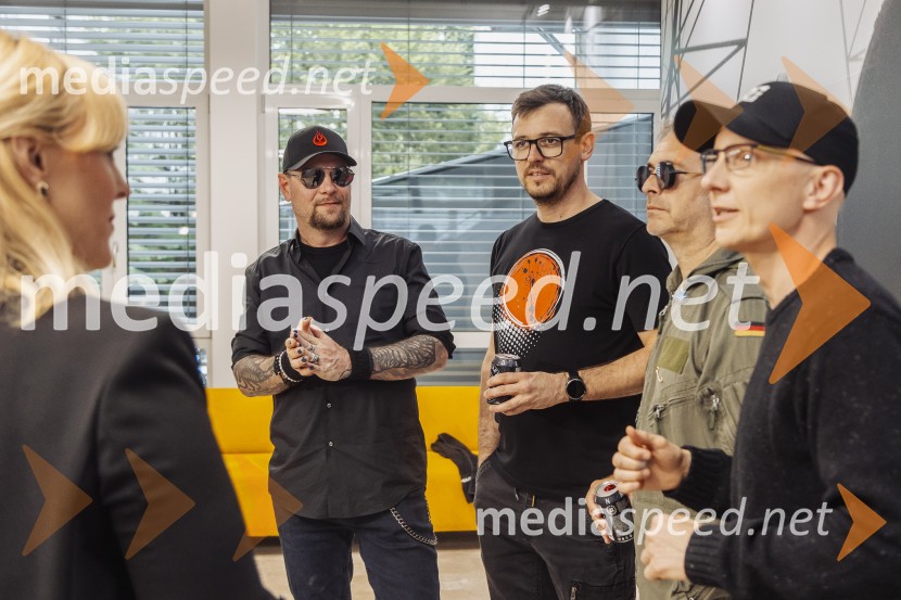  ... ;  Tomi Meglič, glasbenik, pevec skupine Siddharta;  Boštjan Meglič, glasbenik, član skupine Siddharta;  Jani Hace, glasbenik, Siddharta;  Primož  Benko, glasbenik, član skupine SiddhartaSIDDHARTA – 30 let, ekskluzivni koncert in predstavitev podkasta “Pot do X”