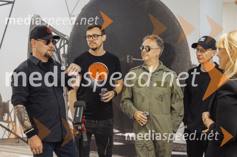  Tomi Meglič, glasbenik, pevec skupine Siddharta;  Boštjan Meglič, glasbenik, član skupine Siddharta;  Jani Hace, glasbenik, Siddharta;  Primož  Benko, glasbenik, član skupine SiddhartaSIDDHARTA – 30 let, ekskluzivni koncert in predstavitev podkasta “Pot do X”