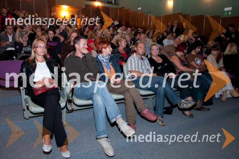 ObiskovalciDan žena, premiera predstave