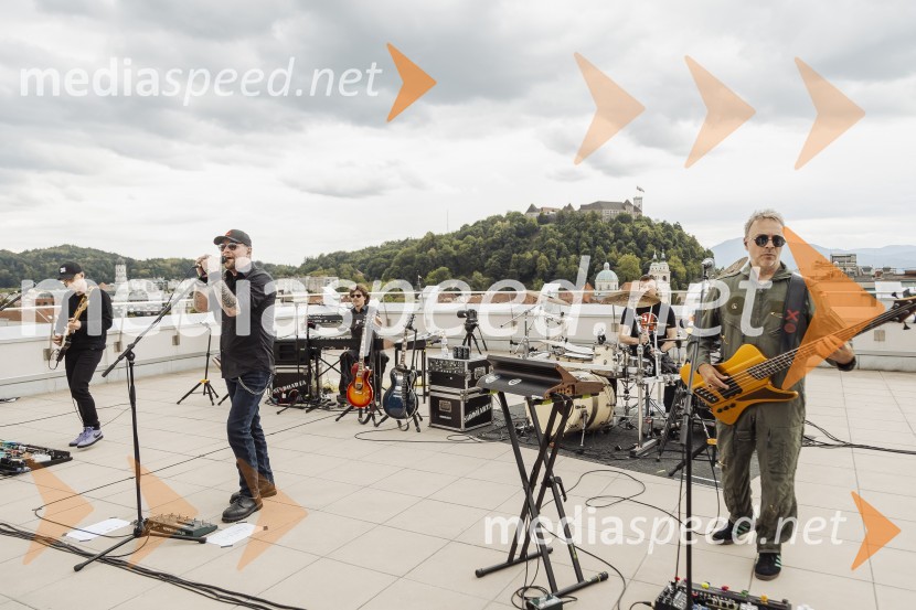  Primož  Benko, glasbenik, član skupine Siddharta;  Tomi Meglič, glasbenik, pevec skupine Siddharta;  Jani Hace, glasbenik, SiddhartaSIDDHARTA – 30 let, ekskluzivni koncert in predstavitev podkasta “Pot do X”