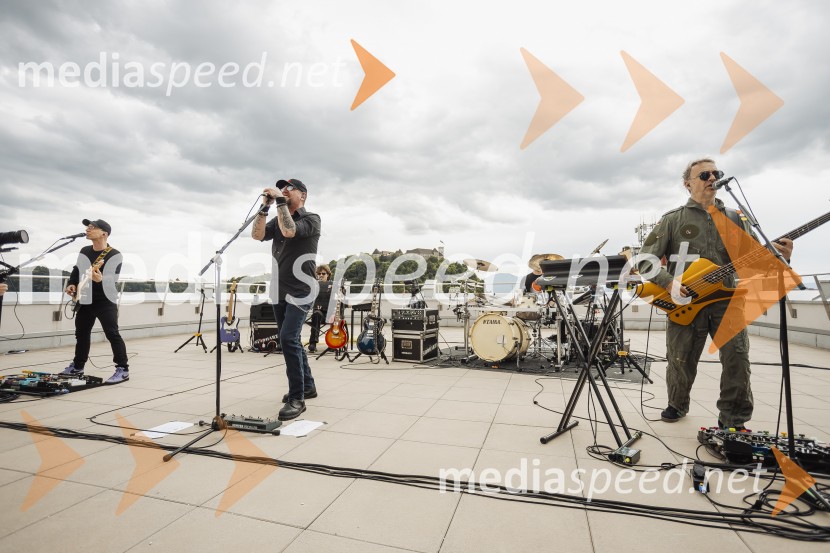  Primož  Benko, glasbenik, skupina Siddharta;  Tomi Meglič, glasbenik, pevec skupine Siddharta;  Jani Hace, glasbenik, SiddhartaSIDDHARTA – 30 let, ekskluzivni koncert in predstavitev podkasta “Pot do X”